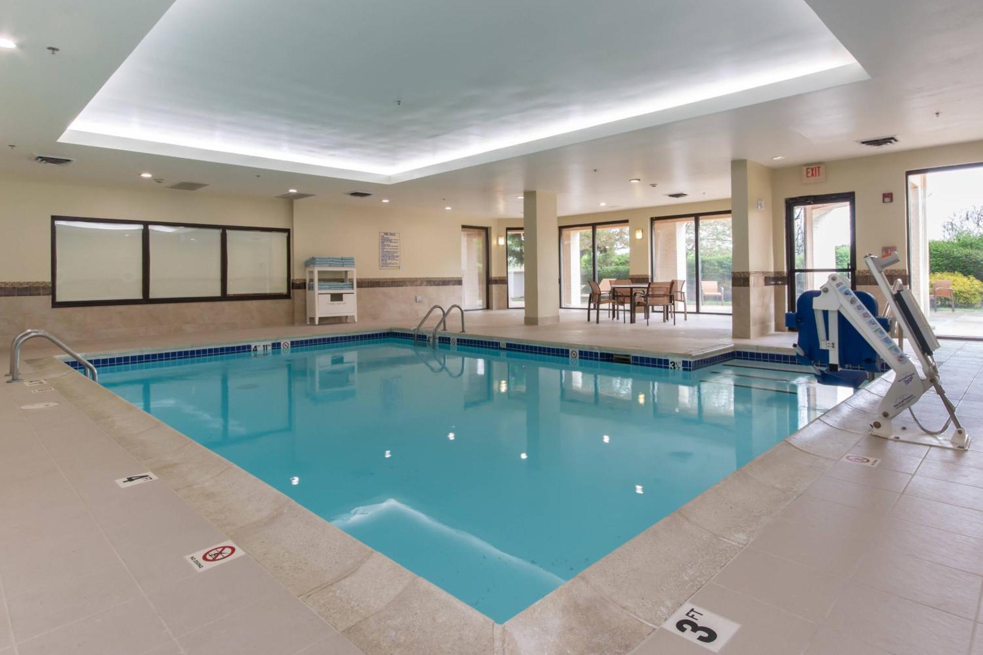 Hotel Courtyard By Marriott Charlotte Norman Huntersville