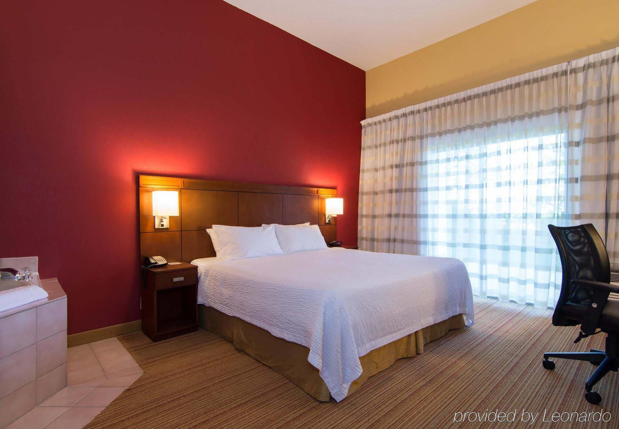 Courtyard By Marriott Charlotte Norman Hotel