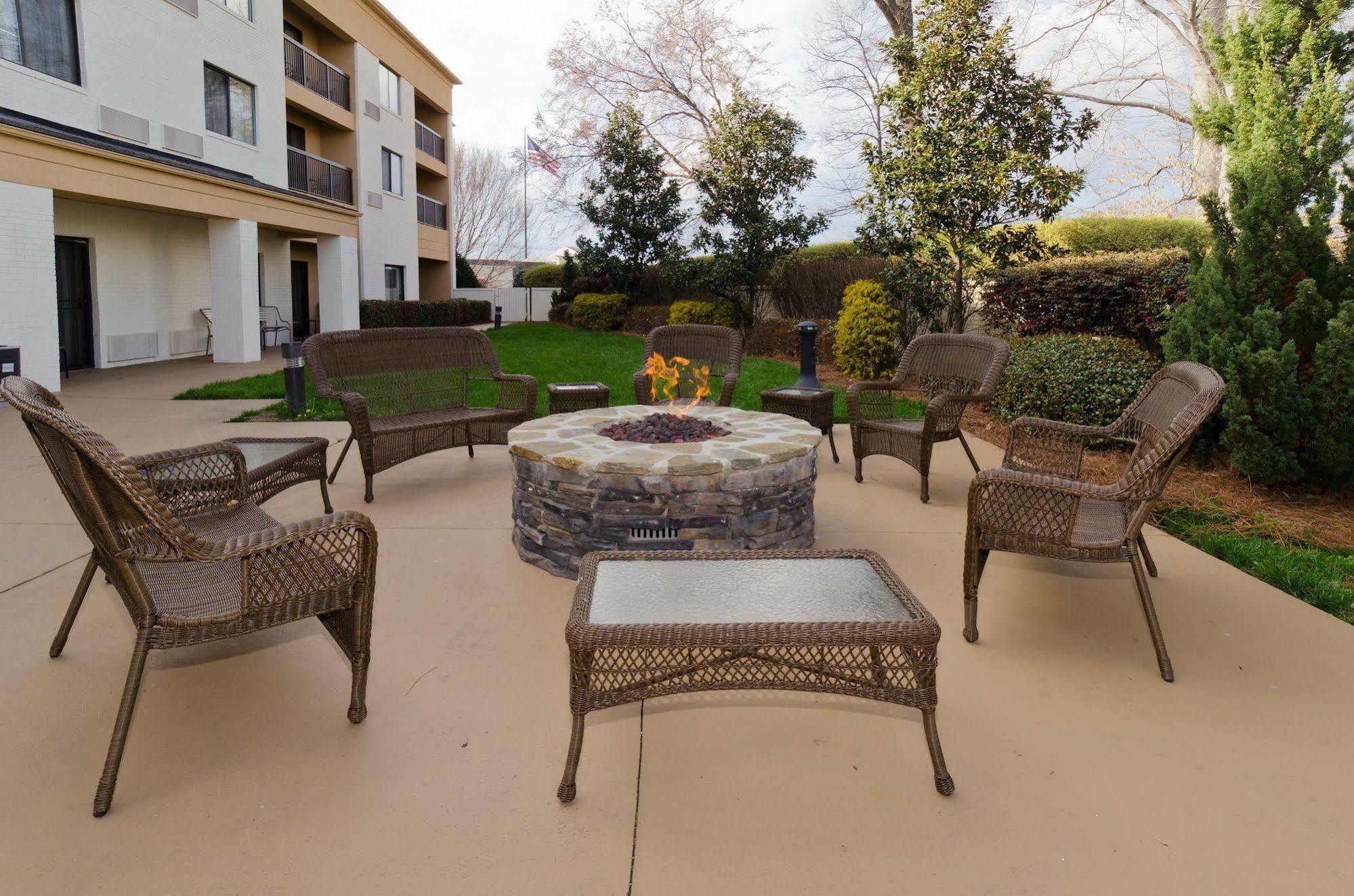 Courtyard By Marriott Charlotte Norman Hotel Huntersville