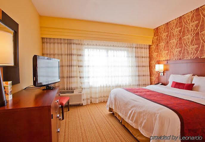 Courtyard By Marriott Charlotte Norman Hotel Huntersville