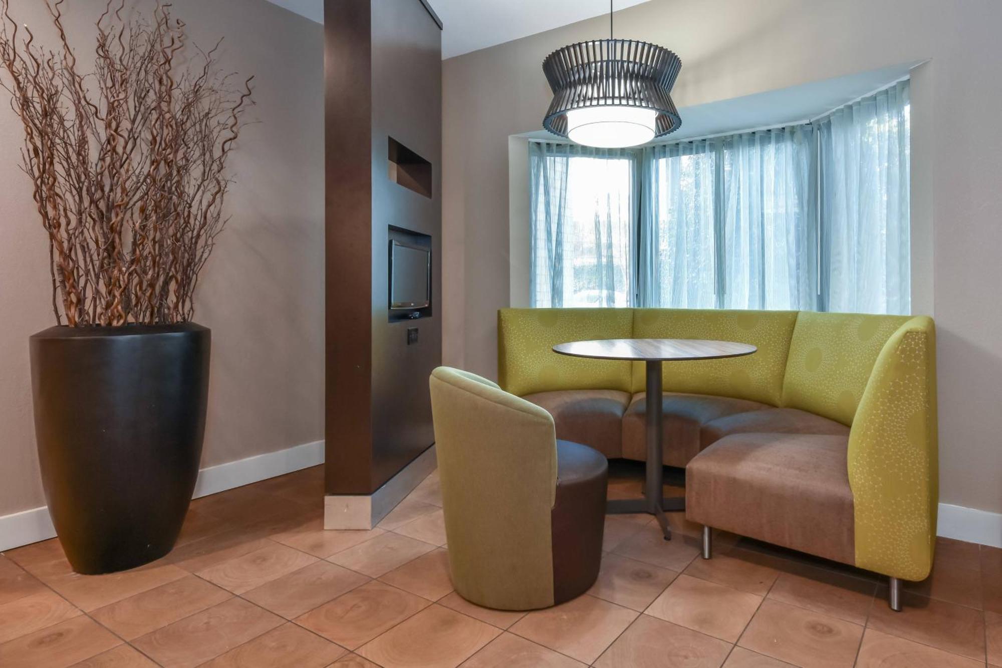 Hotel Courtyard By Marriott Charlotte Norman Huntersville