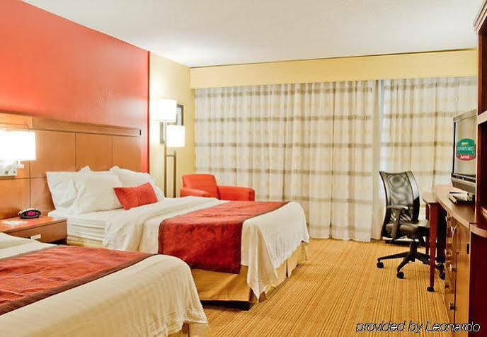 Courtyard By Marriott Charlotte Norman Hotel